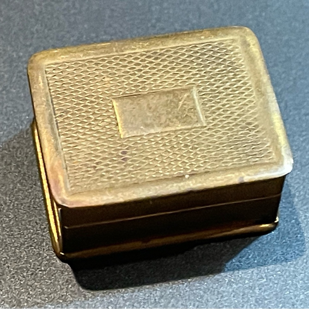 Elegant Gold-Toned Decorative Box